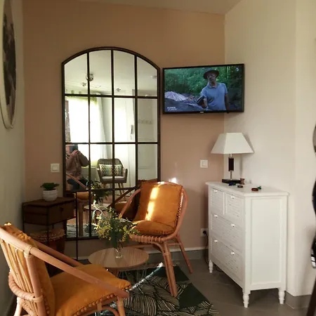 Lumineux A 2 Pas De La * Ле-Шато-д'Олерон