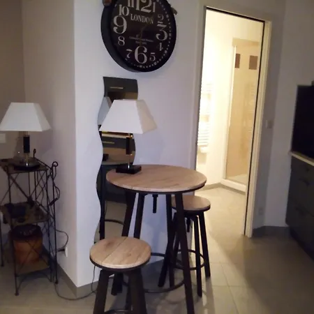 Lumineux A 2 Pas De La